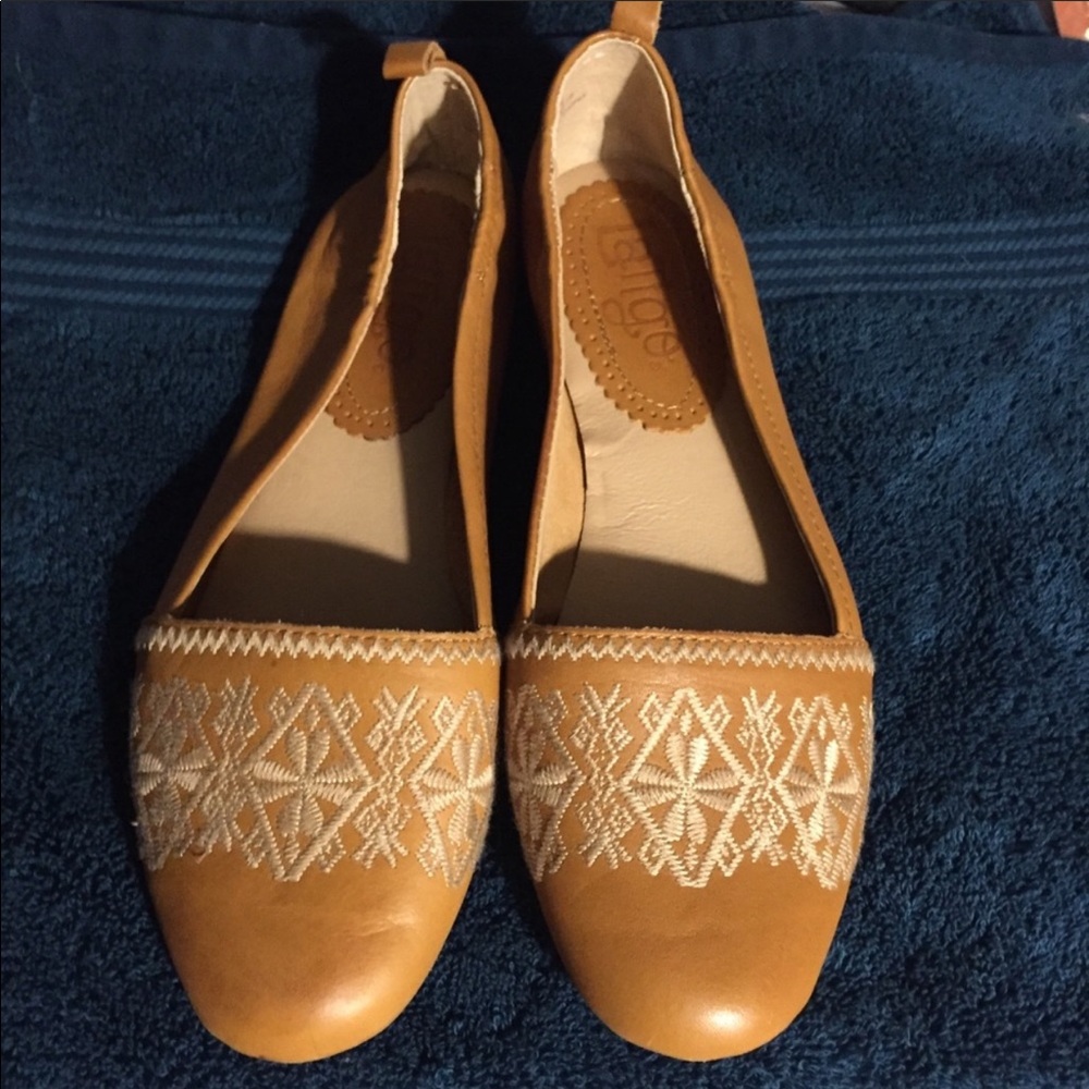 Látigo Woman’s Tan Boca Flats Embroidered 8 Med